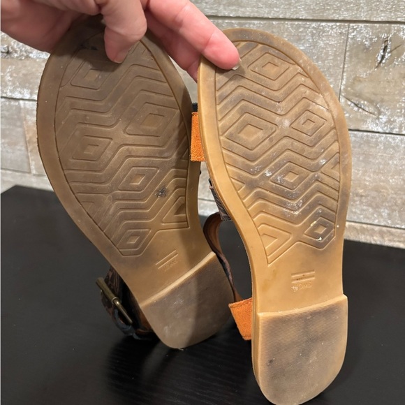 TOMS Sidney Animal Print buckle leather sandals size 7 - Picture 5 of 7